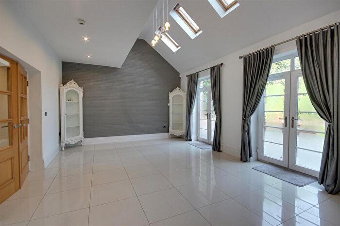4 Bedroom Detached House For Sale In Park Lane, Swanland, HU14