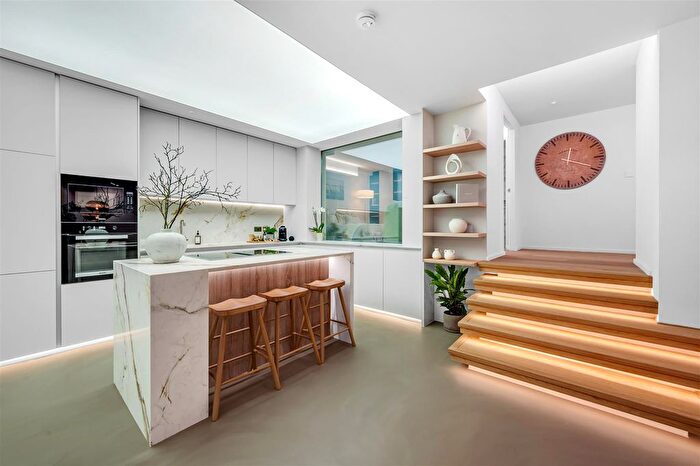 2 Bedroom Flat For Sale In Barrel Yard, Vinery Way, W6