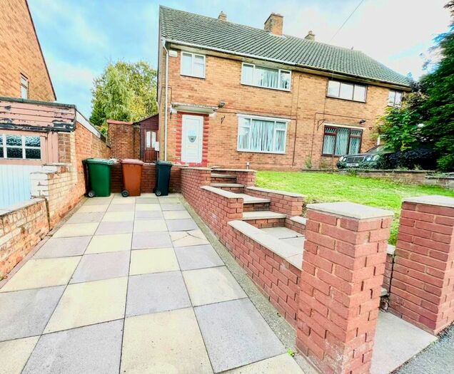 3 Bedroom Semi-Detached House To Rent In Southbourne Avenue, Walsall, WS2