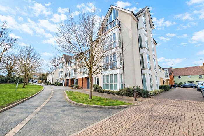 2 Bedroom Flat For Sale In Lambourne Chase, Chelmsford, CM2