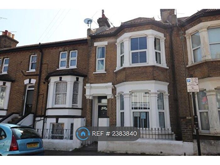 3 Bedroom End Of Terrace House To Rent In Queens Road, Southend-On-Sea, SS1