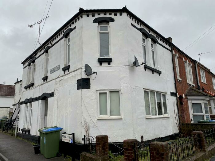 3 Bedroom House To Rent In Milton Road, SO15