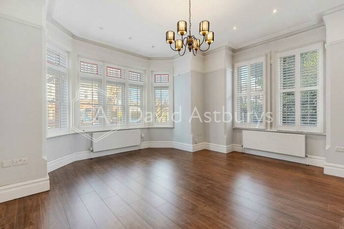 3 Bedroom Apartment To Rent In Crouch Hall Road, Crouch End, London, N8