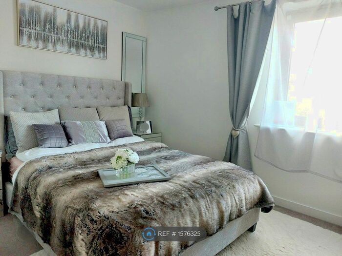 2 Bedroom Flat To Rent In Lovelace House, London, W13