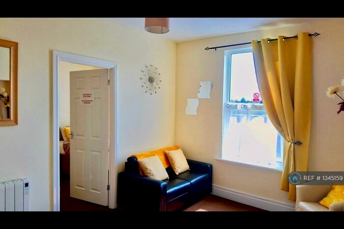 3 Bedroom Flat To Rent In Station Road, Retford, DN22