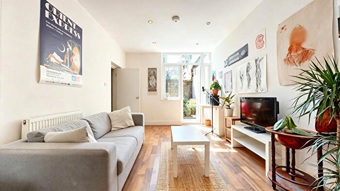 2 Bedroom Flat To Rent In Hilsea Street, E5