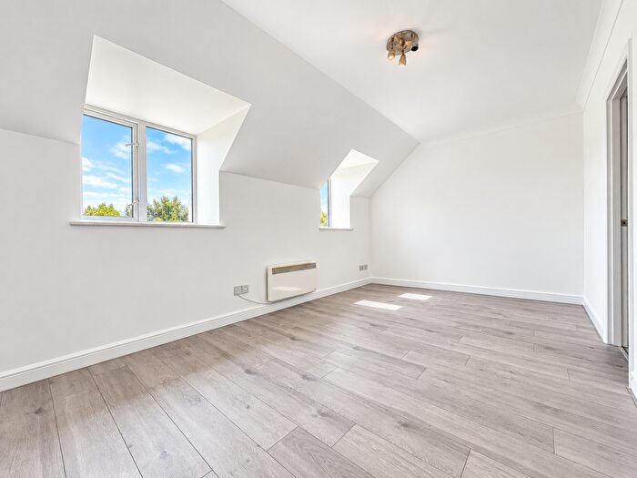 2 Bedroom Flat To Rent In Oakdene Gardens, Fair Oak, Eastleigh, SO50