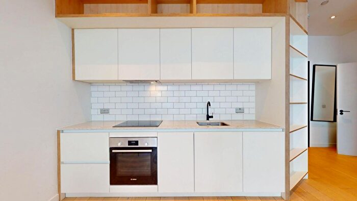 1 Bedroom Flat To Rent In Great West Road, Brentford, TW8