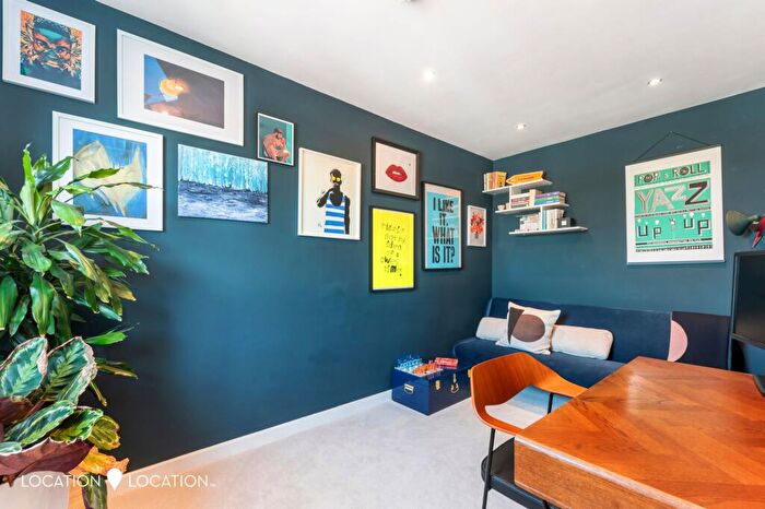 2 Bedroom Flat For Sale In Manor Road, Latitude Apartments, N16