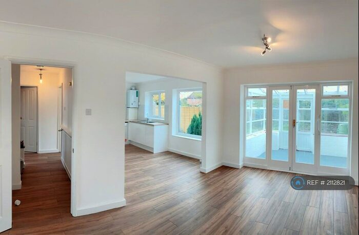 3 Bedroom Semi-Detached House To Rent In Redfern Close, Cambridge, CB4