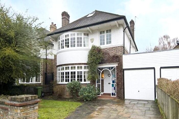 Detached House To Rent In Sheen Lane, London, SW14