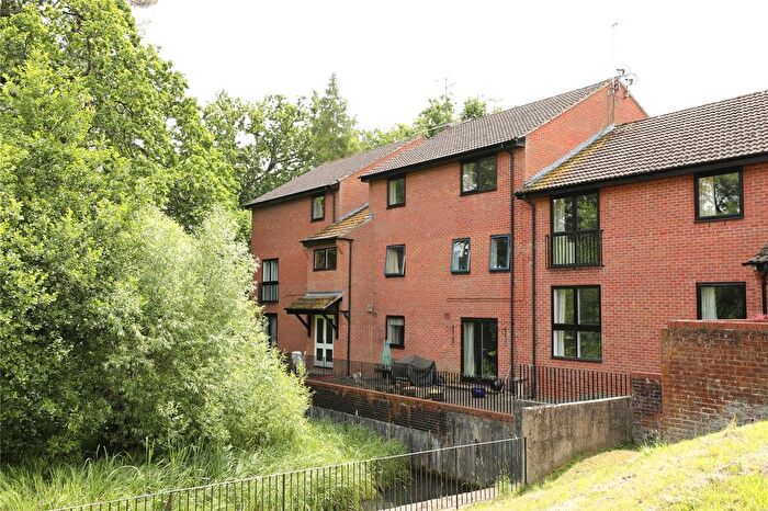2 Bedroom Flat For Sale In King George Close, Cheltenham, Gloucestershire, GL53