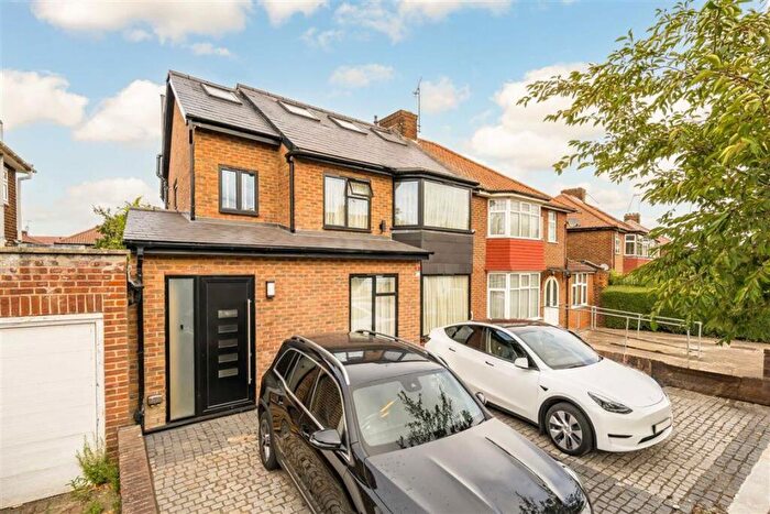 2 Bedroom Flat To Rent In Cheviot Gardens, Golders Green Estate, NW2