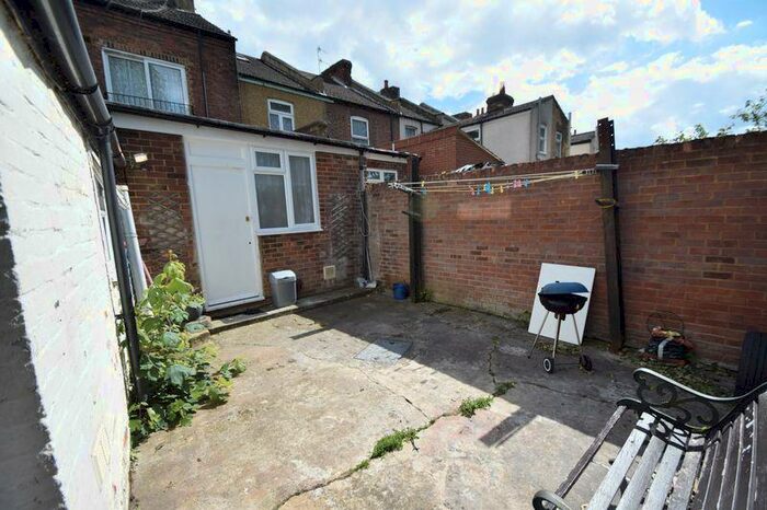 Flat To Rent In North Street, Luton, LU2