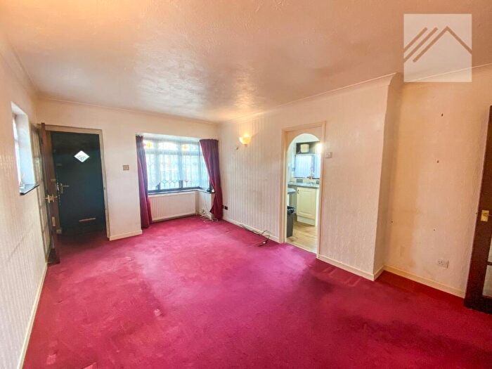 2 Bedroom Bungalow For Sale In Waarem Avenue, Canvey Island, SS8