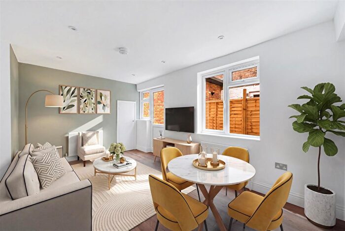 1 Bedroom Flat For Sale In Petersfield Road, London, W3