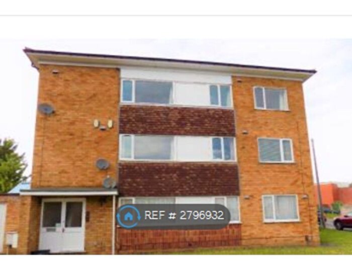 3 Bedroom Flat To Rent In Griffin Street, Dudley, DY2