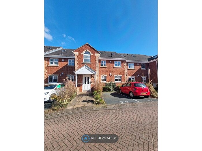 2 Bedroom Flat To Rent In Sycamore Chase, Pudsey, LS28