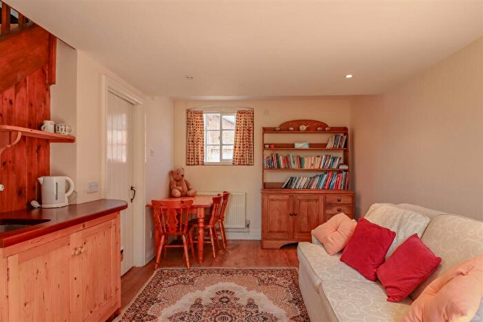 3 Bedroom Cottage For Sale In The Square, Long Itchington, Southam, CV47