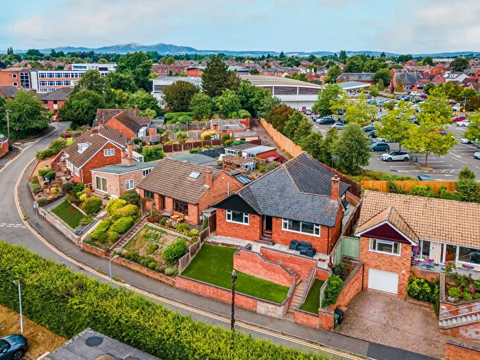 3 Bedroom Bungalow For Sale In Bromwich Lane, Worcester, Worcestershire, WR2