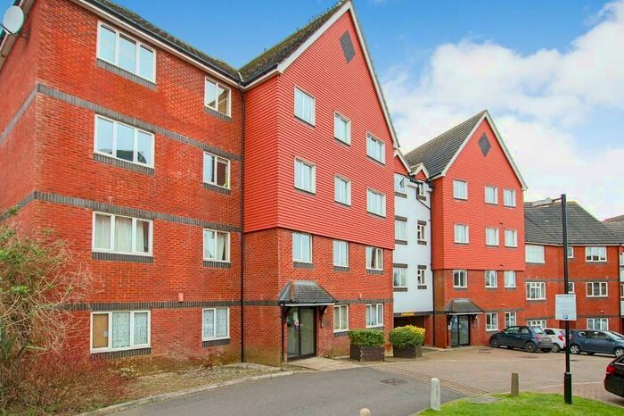2 Bedroom Flat To Rent In Tower Close, East Grinstead, West Sussex, RH19