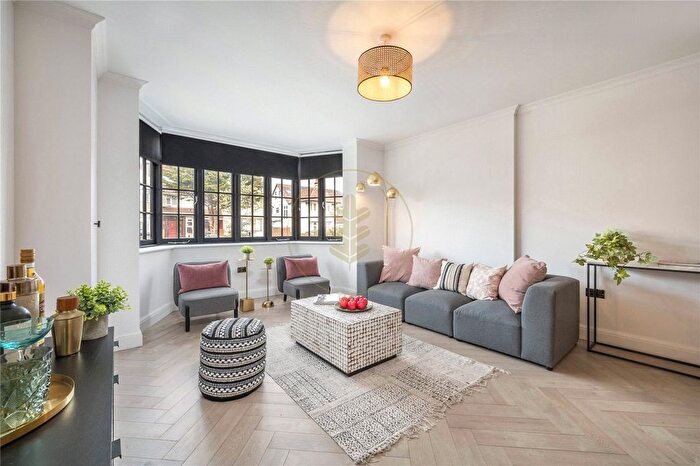 2 Bedroom Flat For Sale In Chatsworth Road, Mapesbury, London, NW2