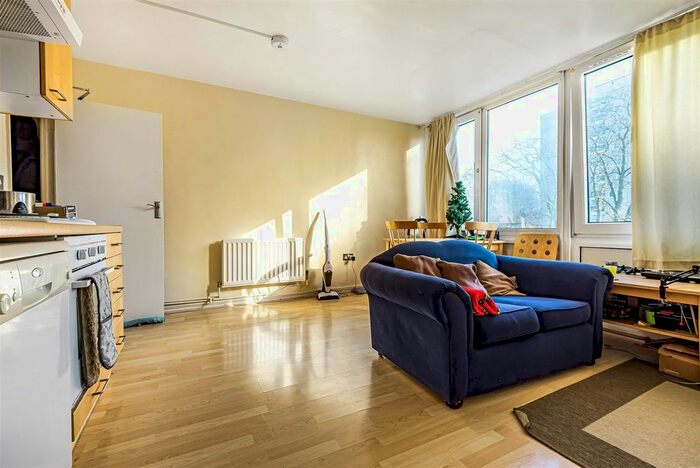 4 Bedroom Flat To Rent In Sherfield Gardens, London, SW15