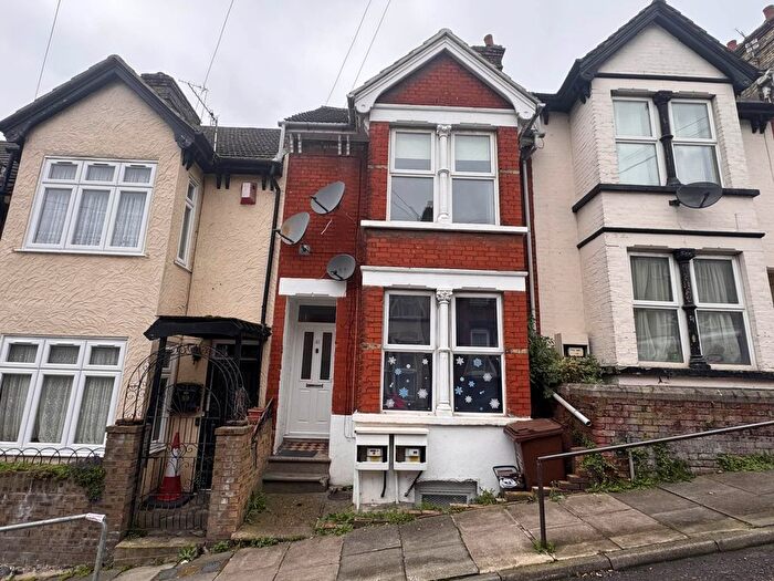 1 Bedroom Flat To Rent In Institute Road, Chatham, ME4