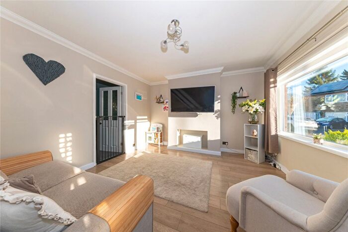 2 Bedroom Semi-Detached House For Sale In Rosewood Close, Luton, Bedfordshire, LU2