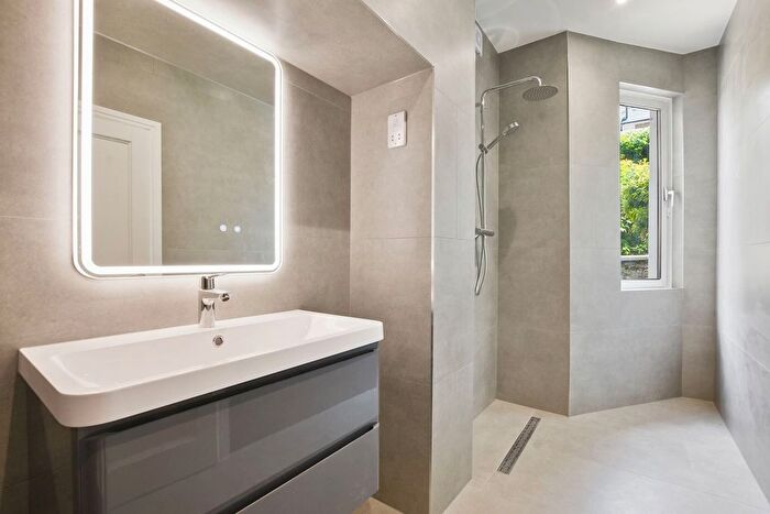 3 Bedroom Flat To Rent In Priory Road, London, NW6