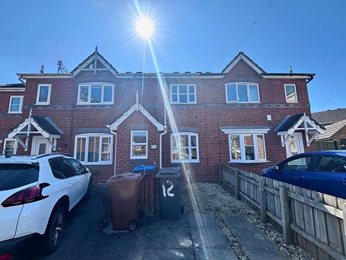 2 Bedroom Terraced House To Rent In Hales Entry, Hull, HU9