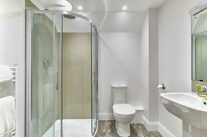 2 Bedroom Flat To Rent In Oxford Street, Newbury, RG14