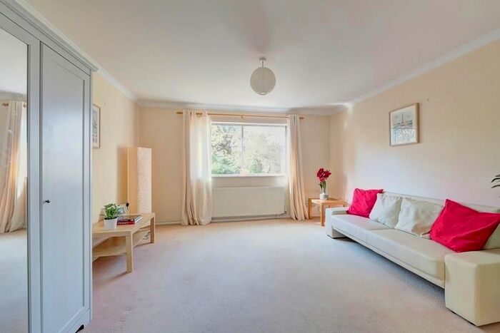 1 Bedroom Detached House To Rent In Rusham Road, London, SW12