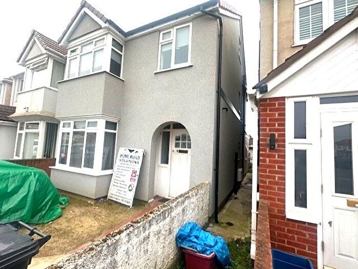 3 Bedroom Flat To Rent In Hinton Avenue, Hounslow, TW4