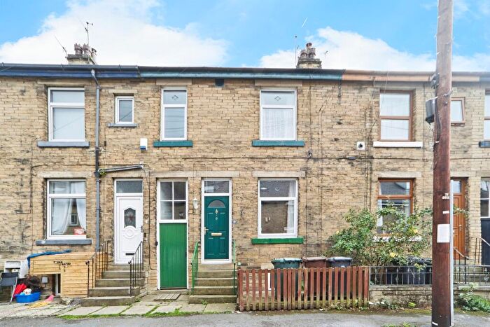 3 Bedroom Terraced House For Sale In Shaftesbury Avenue, Shipley, BD18