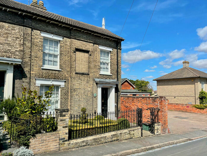 4 Bedroom Semi-Detached House To Rent In Oxford Road, Manningtree, CO11