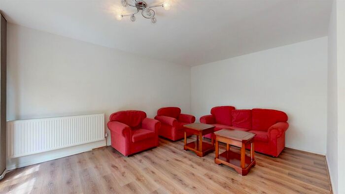 3 Bedroom Flat To Rent In Porchester Square, London, W2