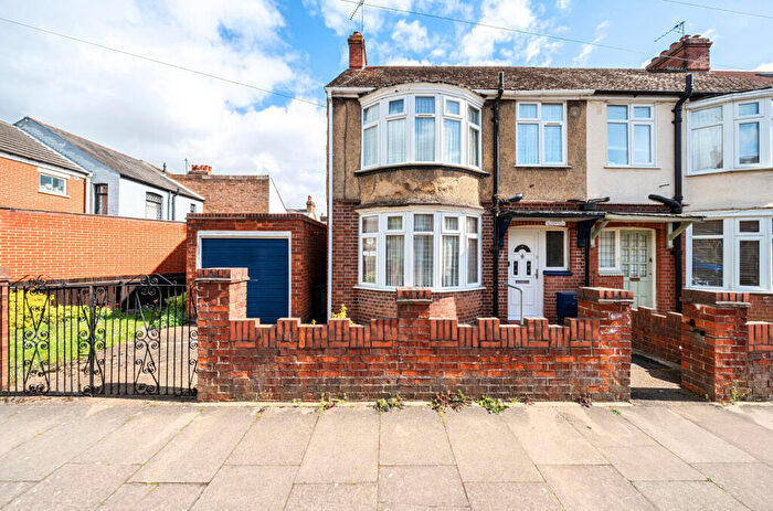3 Bedroom End Of Terrace House For Sale In Bigthan Road, Dunstable, Bedfordshire, LU5