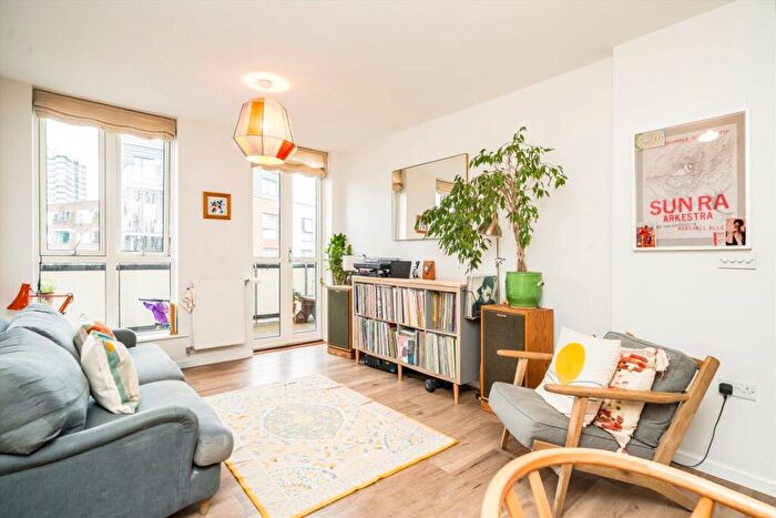 2 Bedroom Flat To Rent In Geoff Cade Way, Bow, E3