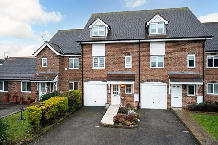 3 Bedroom House For Sale In Kennedy Close, London Colney, AL2
