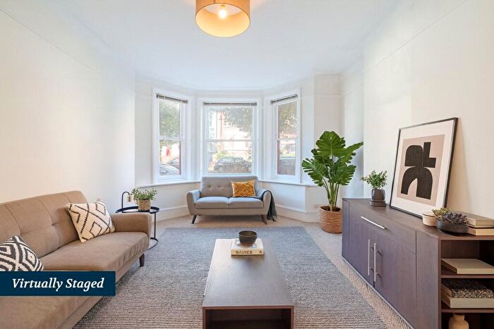 3 Bedroom Flat To Rent In Lyncroft Gardens, West Hampstead, NW6