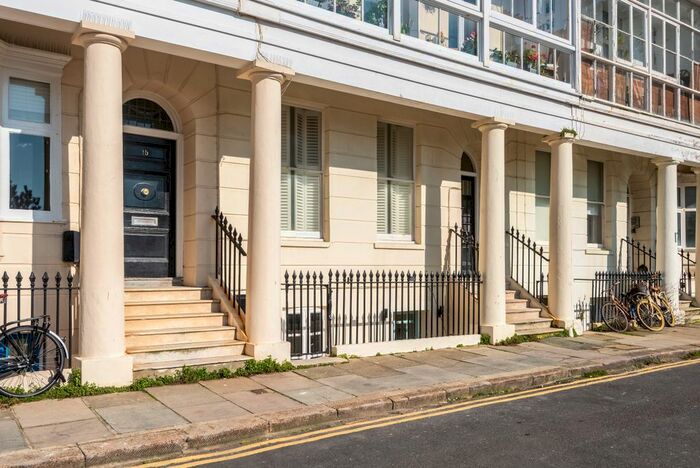 2 Bedroom Flat For Sale In Marine Square, Brighton, BN2