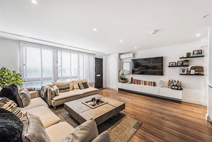 1 Bedroom Flat To Rent In Holly Bush Vale, Hampstead Village, NW3