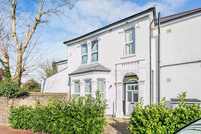 Studio To Rent In Wanstead Park Avenue, Aldersbrook, E12