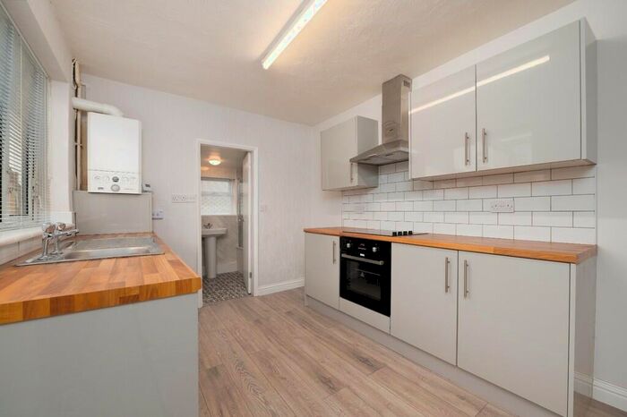 3 Bedroom End Of Terrace House To Rent In Roberts St, DN32