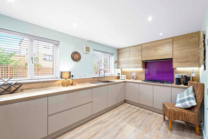 3 Bedroom Detached House For Sale In Waverley Crescent, Livingston, EH54