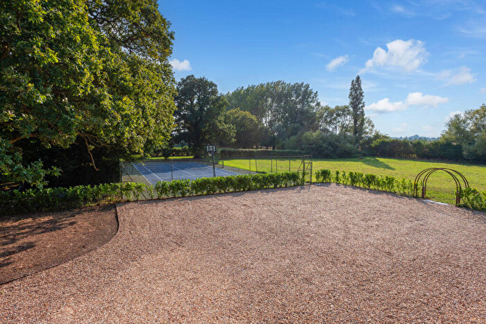 5 Bedroom Detached House For Sale In Beenhams Heath, Reading, RG10