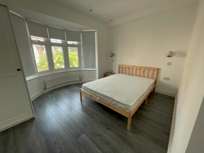 1 Bedroom Flat To Rent In Parkwood Road, Isleworth, TW7