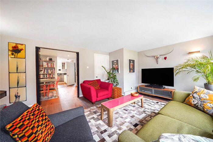 3 Bedroom Flat For Sale In Alexandra Park Road, London, N10