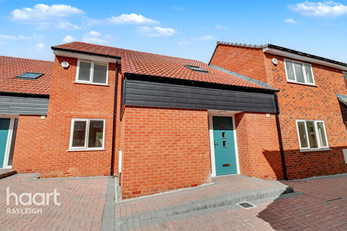 3 Bedroom Terraced House For Sale In Fairview Crescent, Rayleigh, SS6